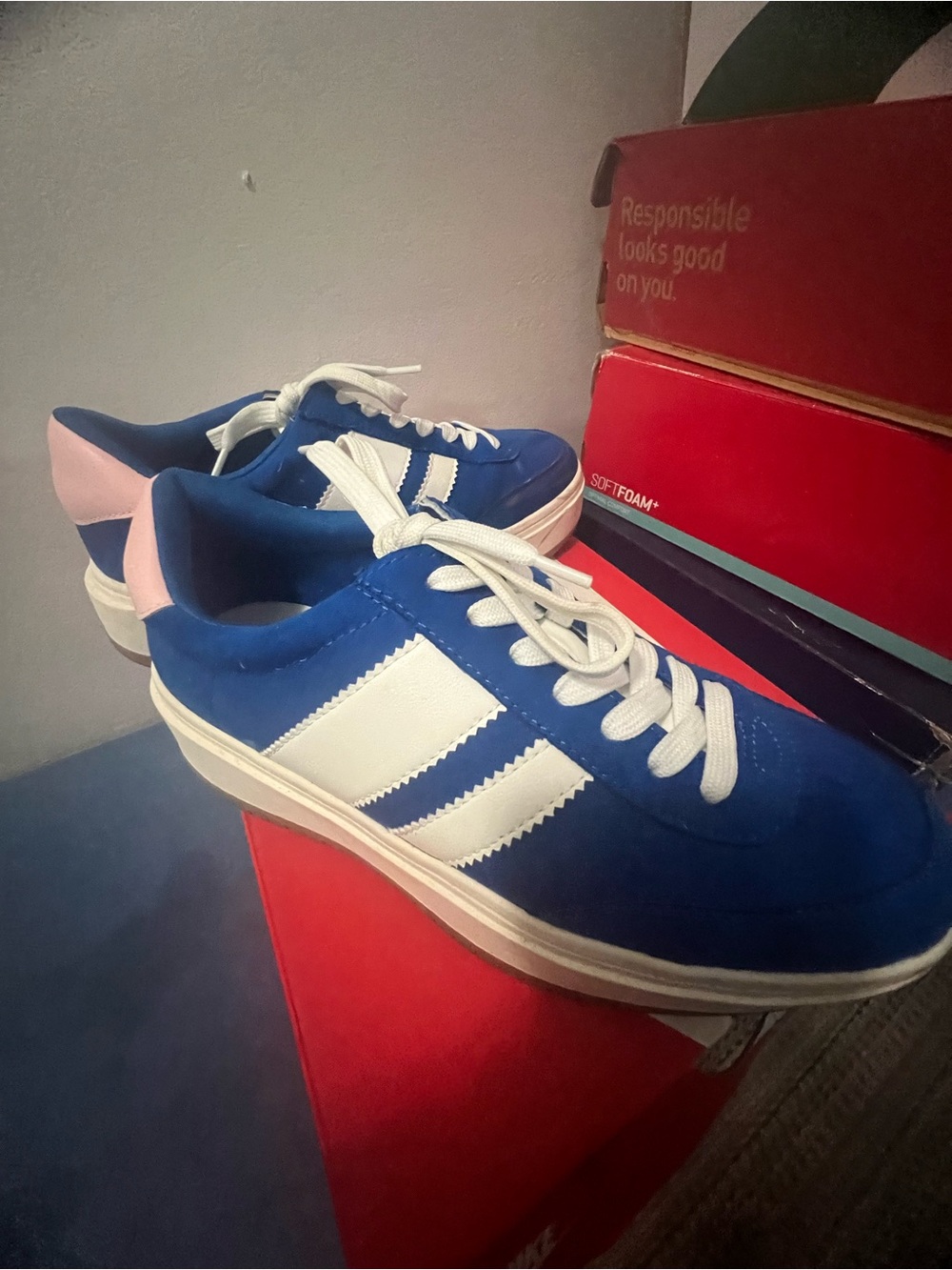 Women's Blue and White Retro Low-Top Sneakers